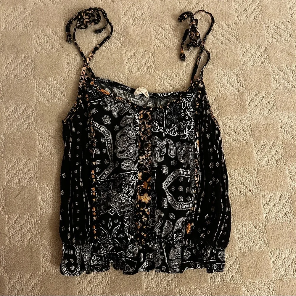 Hem & Thread Ruffle Tank Top - Picture 3 of 5